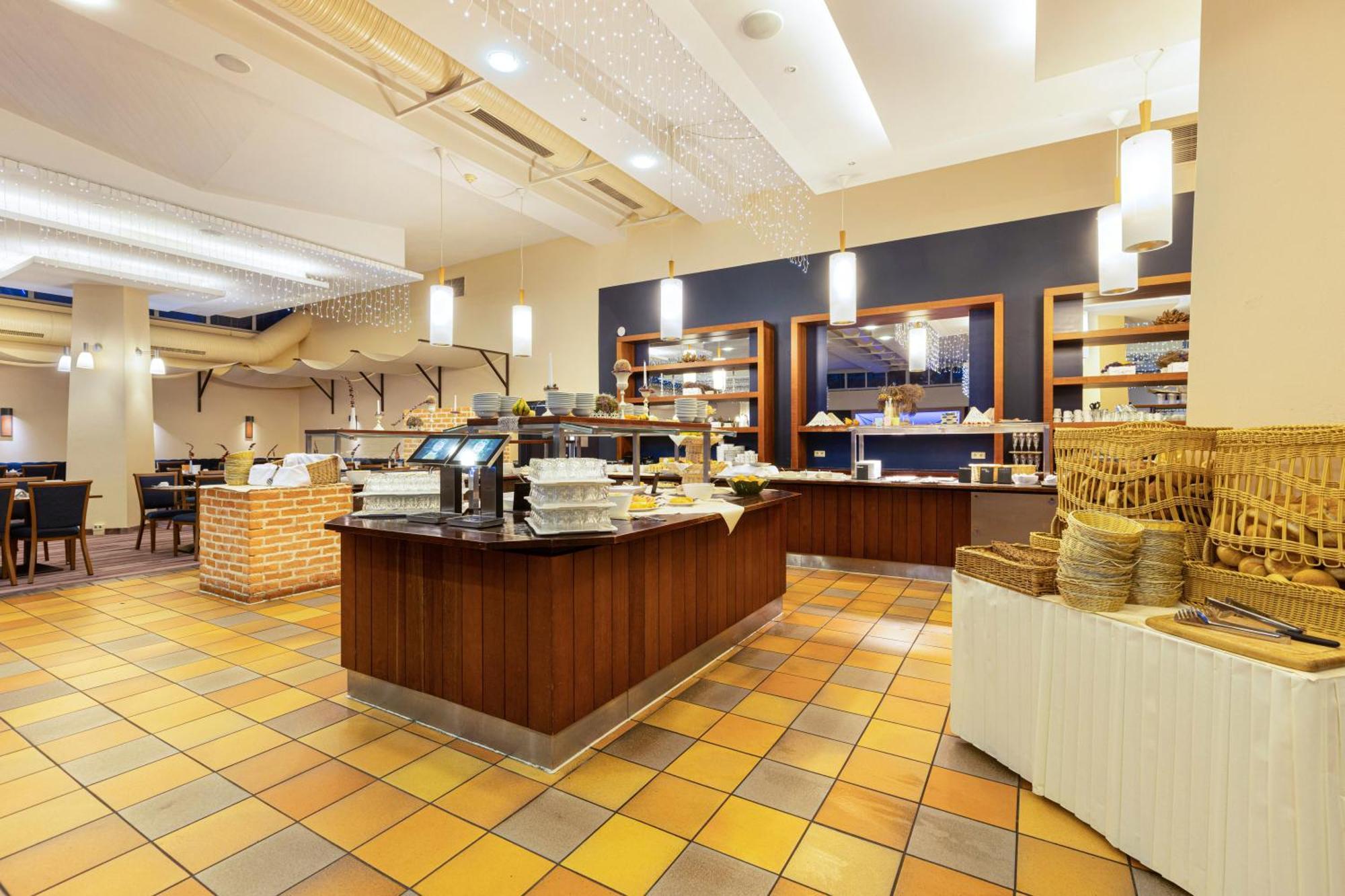 Ifa Ruegen Hotel & Ferienpark Binz Ngoại thất bức ảnh